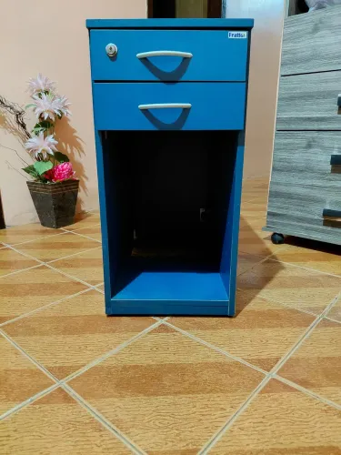 Gaveteiro com espaço para computador