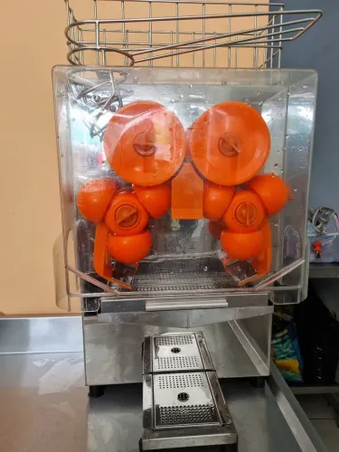 Vendo Maquina de Espremer Laranja 220V