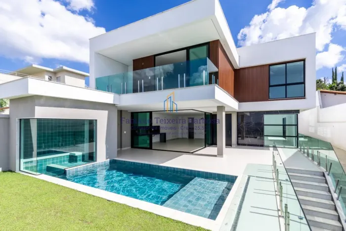 Casa Nova com 4 suítes, piscina, área gourmet no Condominio Granville em Juiz de Fora - MG