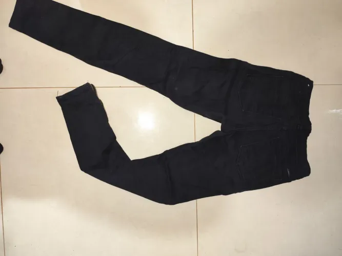 Calça jeans preta