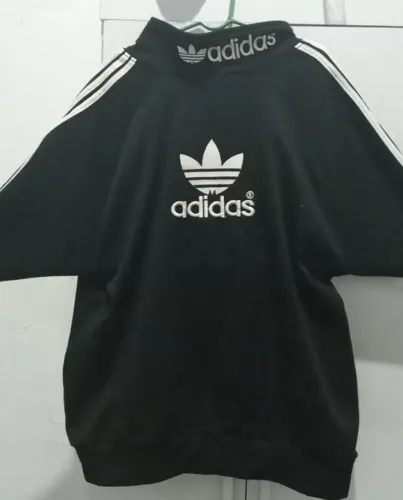 Vendo um casaco da Adidas