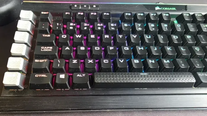 Teclado Mecânico Corsair K95 RGB Platinum Cherry MX Brown ABNT2
