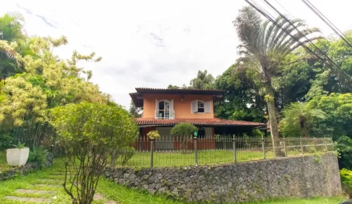 Locação e Venda casa em Maria Paula
