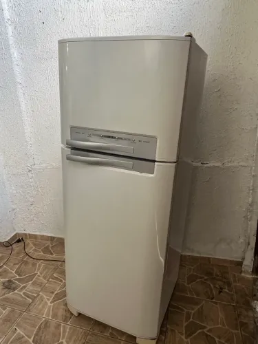 Geladeira Electrolux grande funcionando perfeita Fróis free fáso frete grátis