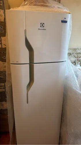 Geladeira Electrolux 260L usada