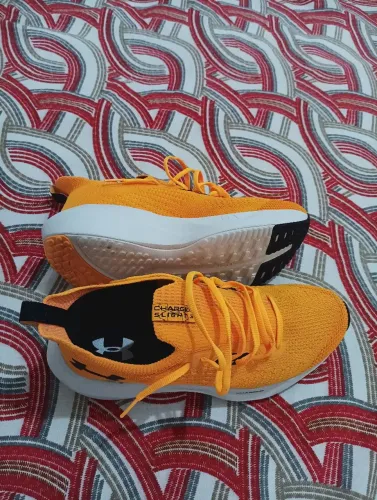 Vendo Under Armon Amarelo 41