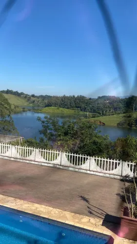 Chácara com represa nos fundos