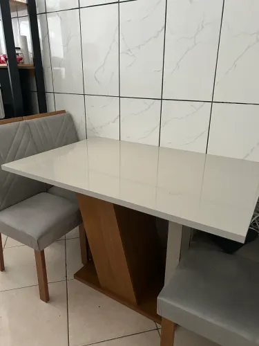 Mesa + quatro cadeiras
