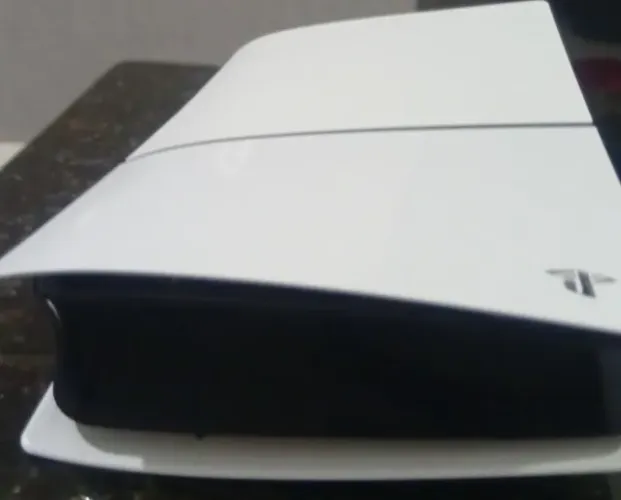 Vendo ps5 slim usado, com um 1T de memória, três Jogos e Controle original de fábrica 