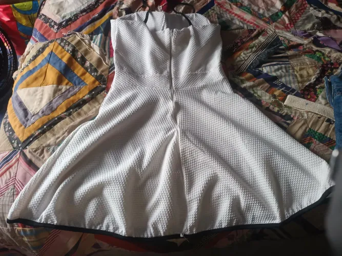 Vende -Se Roupa usada e semi novas preços a combinar
