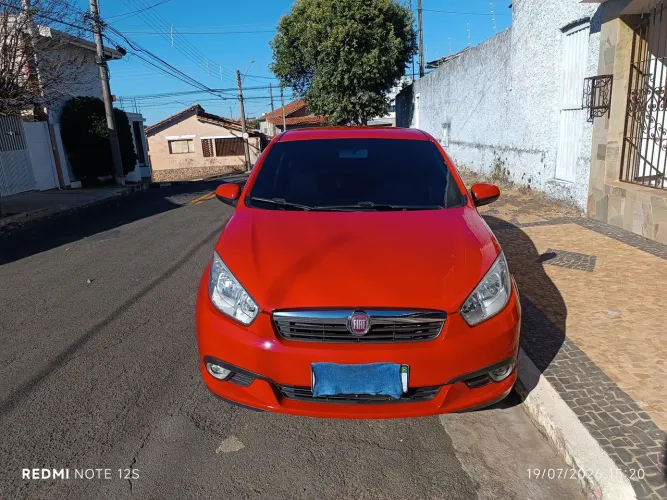 Fiat Grand Siena Essence 1.6 Flex 16V 2013