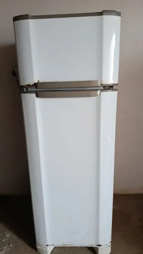 Geladeira no precinho