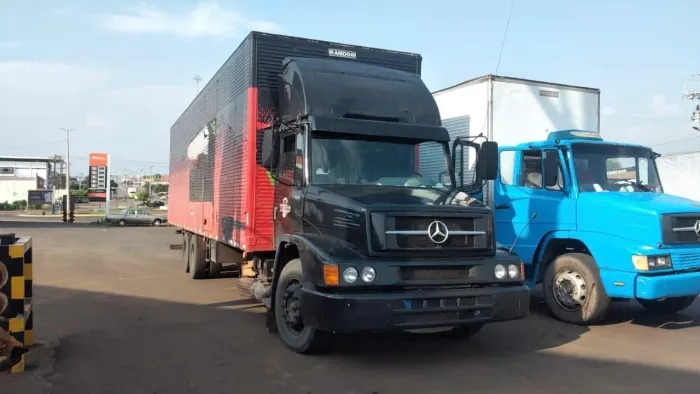 Caminhão Mercedes-Bens L-1620 Baú Longo 