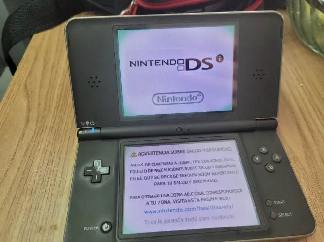 Nintendo Dsi + carregador (sem caneta)