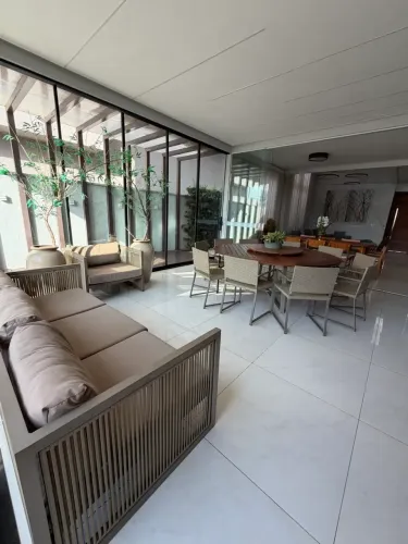 SOBRADO 5 suites, no jardins Madri.