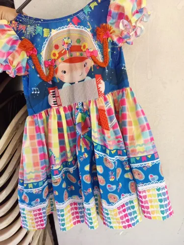 Vestido de São João veste 4 anos