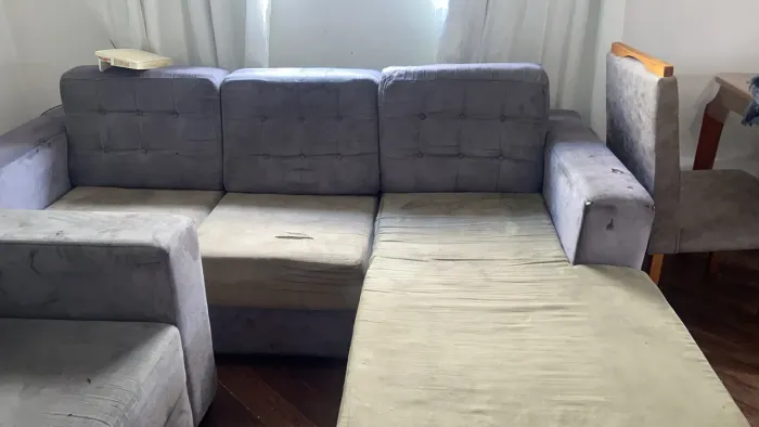 Sofá madeira maciça, D33 usado em boas condições 