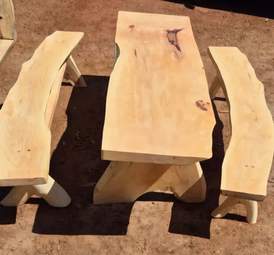 Mesa Rústica 2.5M com 2 bancos