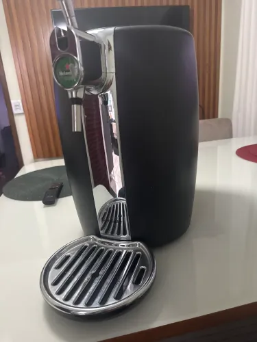 Vendo chopeira da Heineken em perfeito estado.