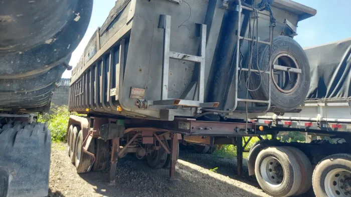 Carreta Caçamba bascula rosseti ano 2000