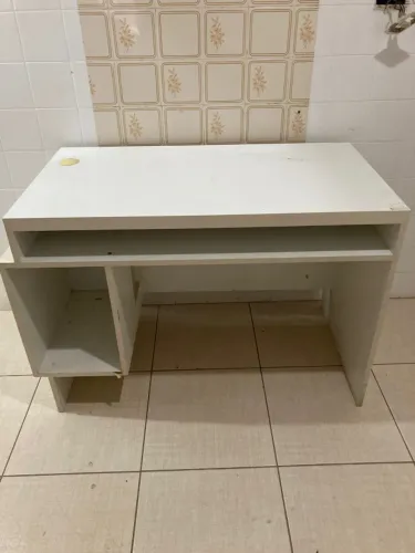 Mesa para computador - ótimo estado