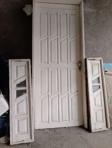 Vendo porta de maçaranduba