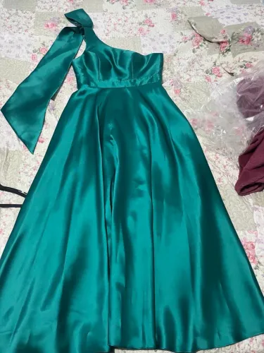 Vendo vestido de festa de um ombro só