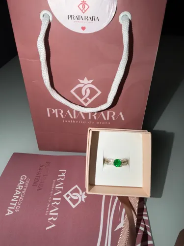 Estou vendendo dois aneis banhado a ouro branco 18k pedras de zircônia