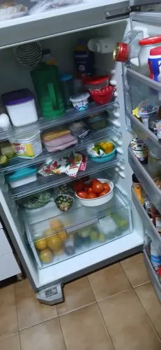 Vende um geladeira prata