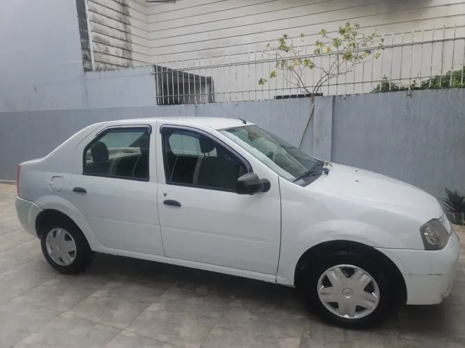 Renault Logan Authentique Hi-flex 1.0 16V 4P 2010