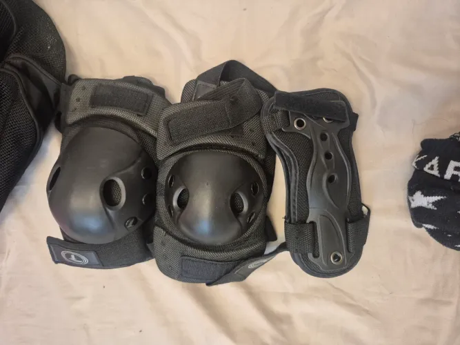 Patins traxart- ajustável 35 a 38 + acessórios de protecao