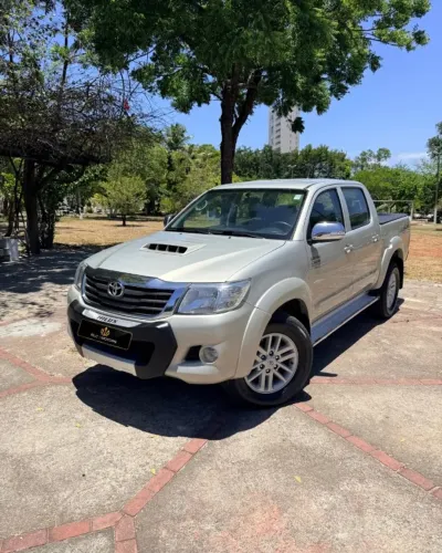 Toyota Hilux CD SRV D4-d 4X4 3.0 TDI Diesel AUT 2013