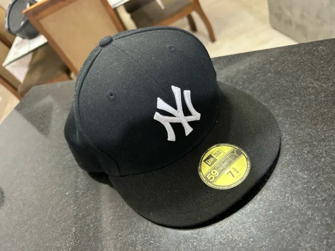 boné preto aba reta modelo 59FIFTY do New York Yankees da New Era, tamanho 7 3/8