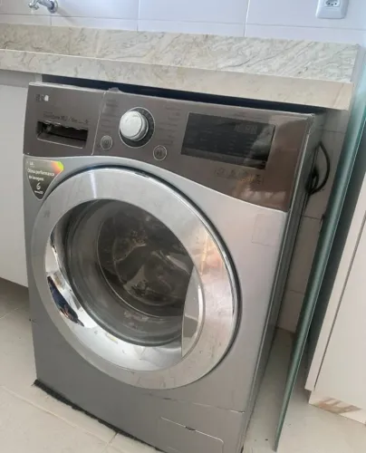Máquina de lavar e secar roupas - LG