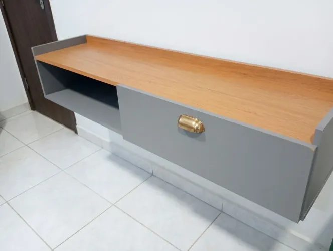 Rack cinza bem conservado