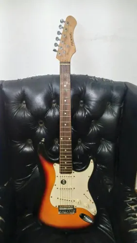 Guitarra Stratocaster Phoenix (PHX) Sunburst - Pronta para Tocar
