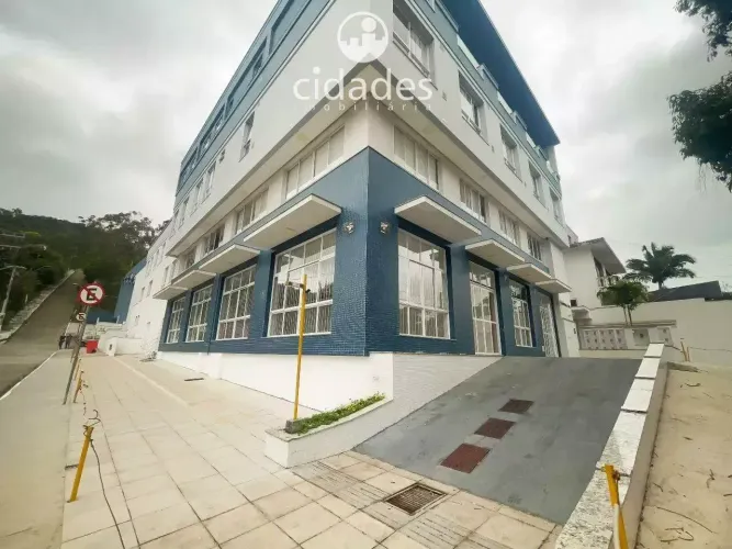 Aluguel de loja comercial de 275 m² com 2 vagas privativas no Pantanal em Florianópolis