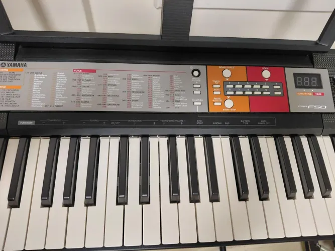 Teclado Yamaha PSR F50