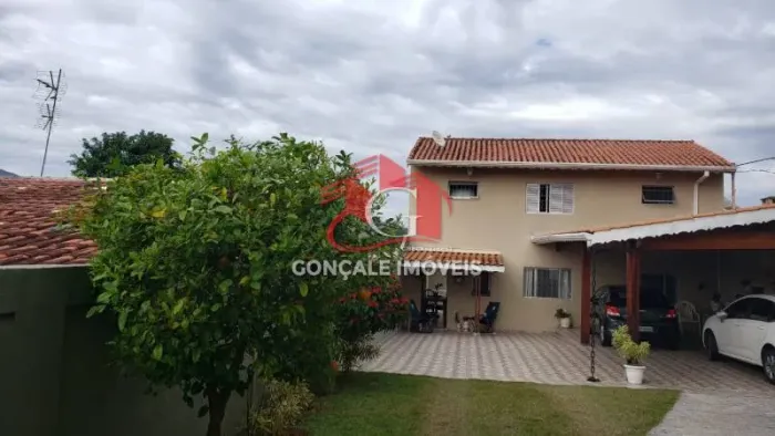 Casa à Venda no Jardim do Lago - 3 Dormitórios, 1 Suíte, Espaço Gourmet e Vista para Pedra
