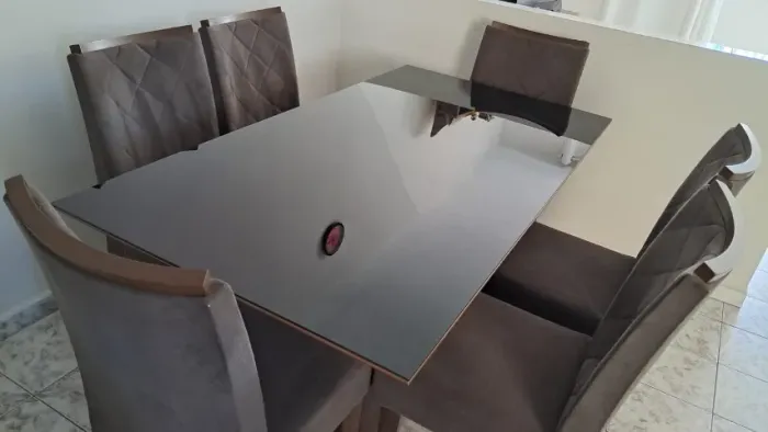 MESA USADA SEIS CADEIRAS