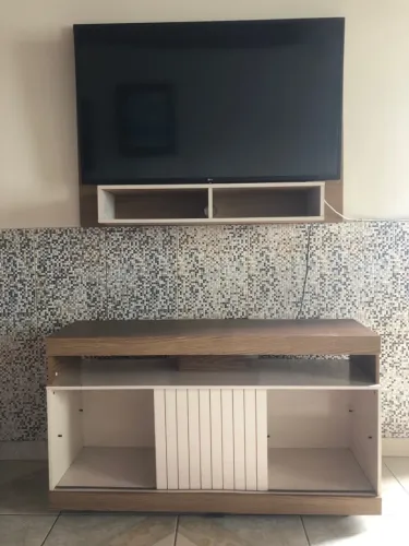 Rack e painel para televisão