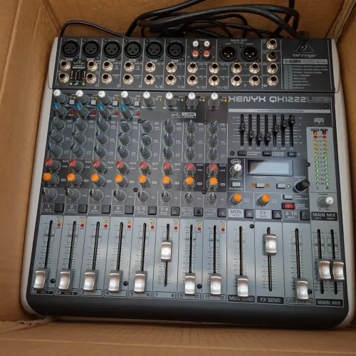 Mesa de som behringer novíssima