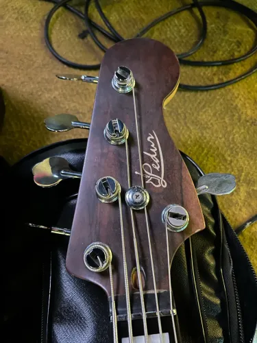 Baixo Ledur Jazz bass