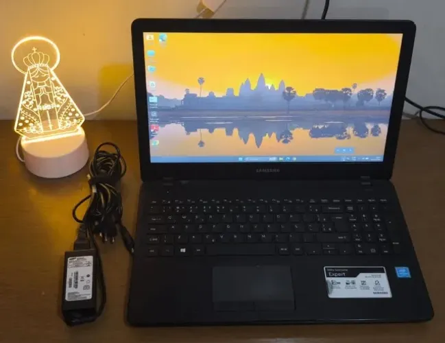 Notebook Samsung Intel / 4 GB / 120 GB SsD / 2 a 3 Hrs Bateria / Carregador / Tela 15.6