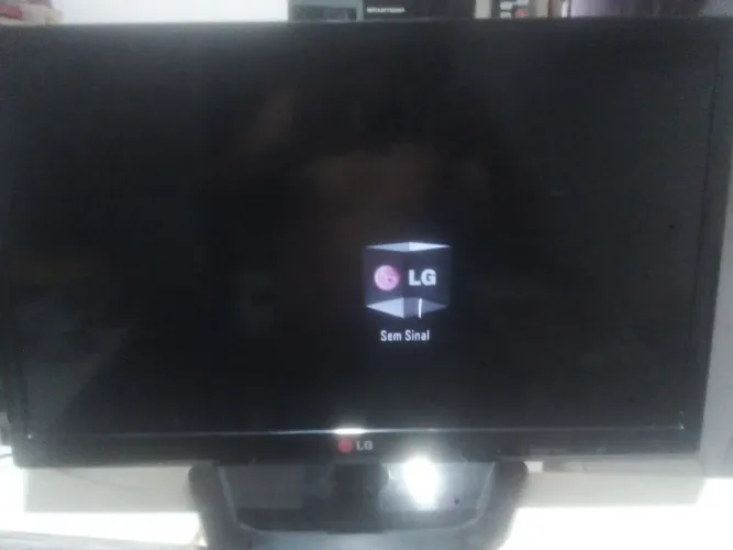 Tv LG 22 polegadas funcionando perfeitamente com algumas marcas de uso
