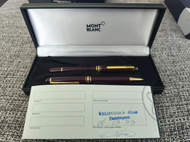 Conjunto Montblanc com caneta e lapiseira - Bordô - Certificado de autenticidade.