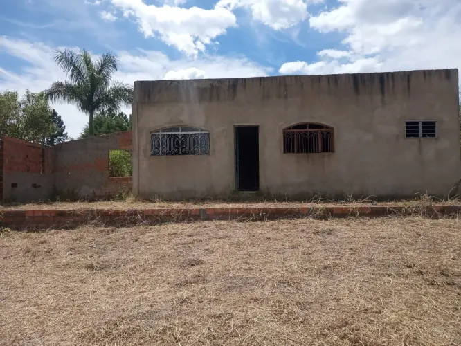 Vendo mil metros no bairro dos leite c/casa em fase de acabamento!