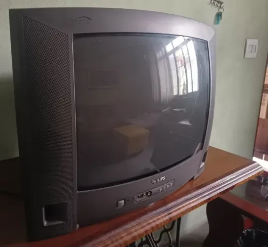TV de tubo Philips 20" Power Vision