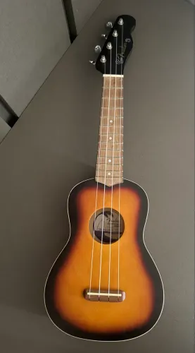 Ukulele Fender Soprano em ótimo estado 