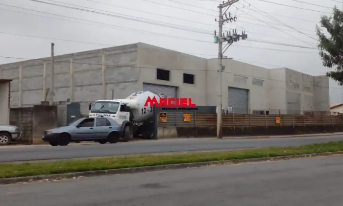 GALPÃO NOVO COM 270 MEROS DE AREA E 6 METROS DE PÉ DIREITO.(PROXIMO A VIA DUTRA)